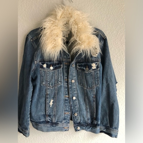 GUESS by Los Angeles Faux fur distressed jean jacket with removable fur medium - Picture 9 of 13